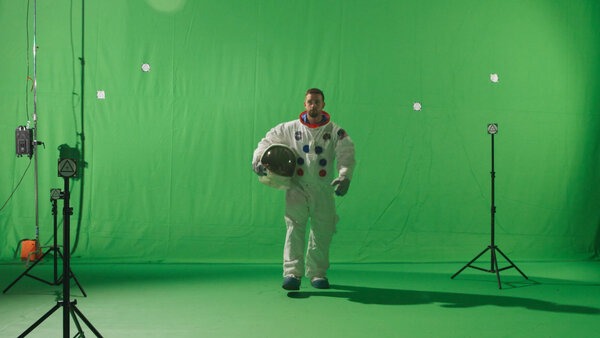 Astronaut Walking on Green Screen Clip 2 vfx asset stock footage
